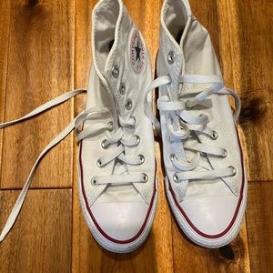 Chuck Taylor Converse White Sz 7 high Tops